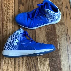 Boys 3.5 youth basketball Under Armour shoes